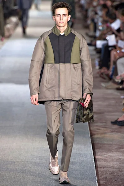 Look 23